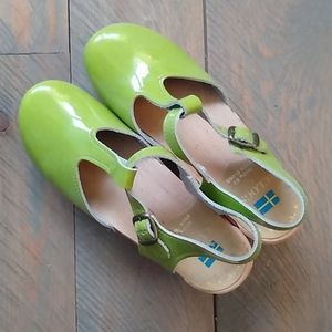 Sven T-Strap Clogs